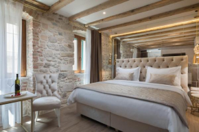 Le Premier Luxury Rooms